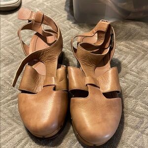 Vionic Tan Sandals with Leather Finish
